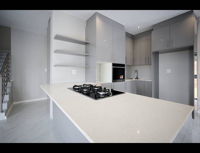4 BEDROOM HOUSE FOR SALE IN BLUE HILLS
